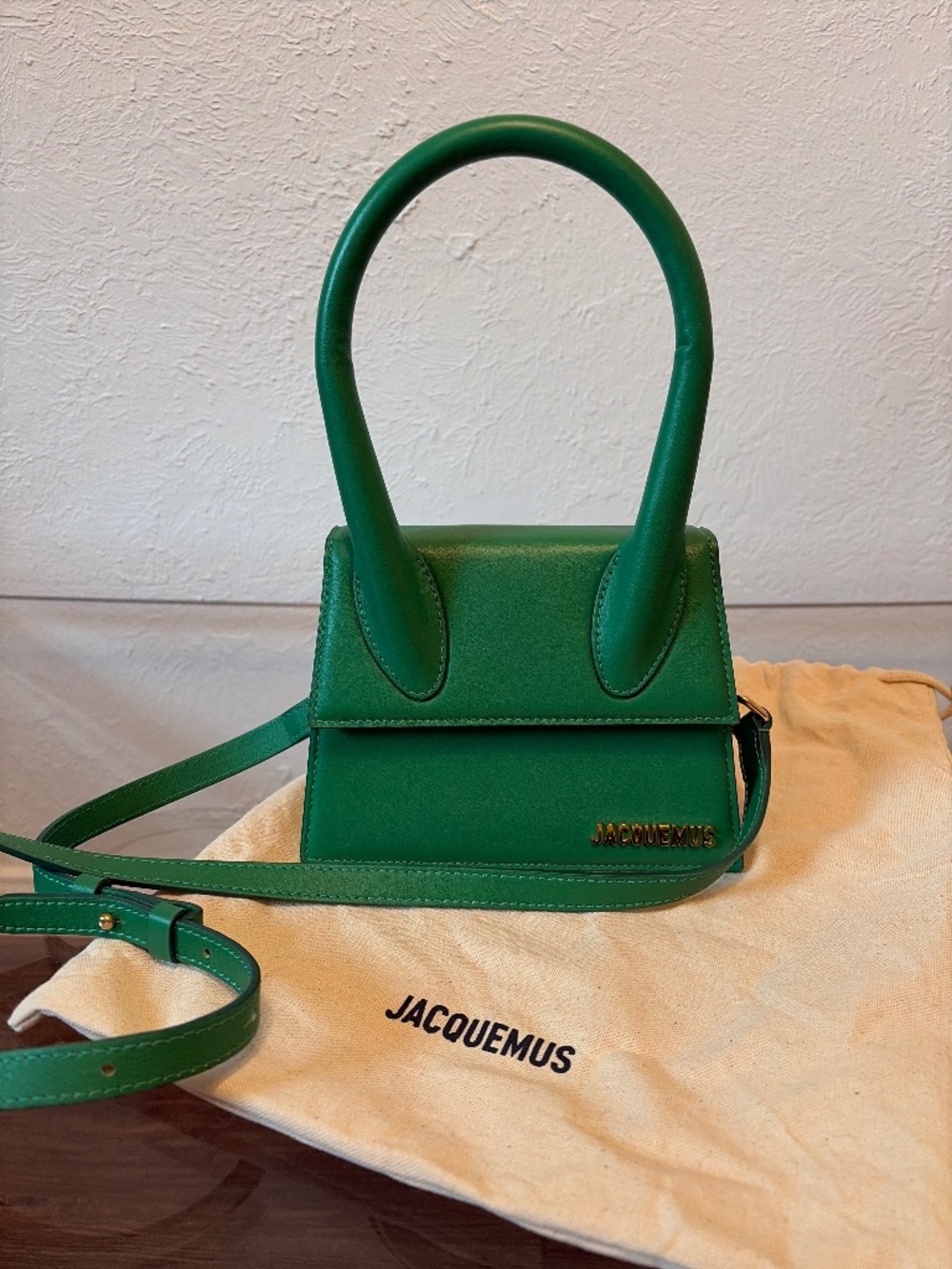 Authentic Jacquemus Moyen Le Chiquito leather bag.